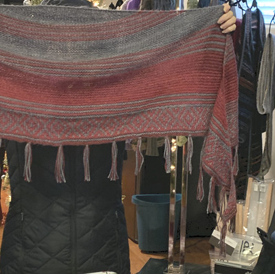 Rita knit this beautiful Alejandra shawl by Joji!