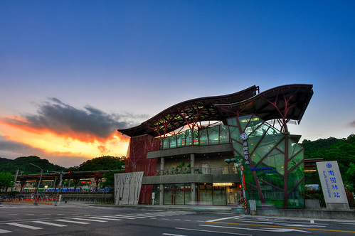 taiwan newtaipeicity shulindictrict station sunset taiwanrailwaybureau 台灣 新北市 樹林區 南樹林車站 夕陽 台鐵