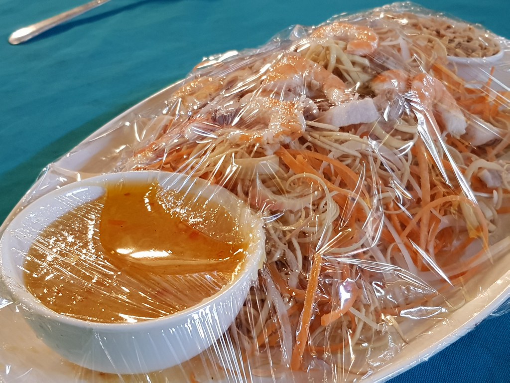 Day 2: Lunch 高佬面 Gao Lou mian, 越南撈生 Vietnamese Lou Shang and 越南料理 Vietnam dishes @ Nha Hang Bien Goi Cho Hai San (Seafood Restaurant) in Qiang Nam Province, Vietnam