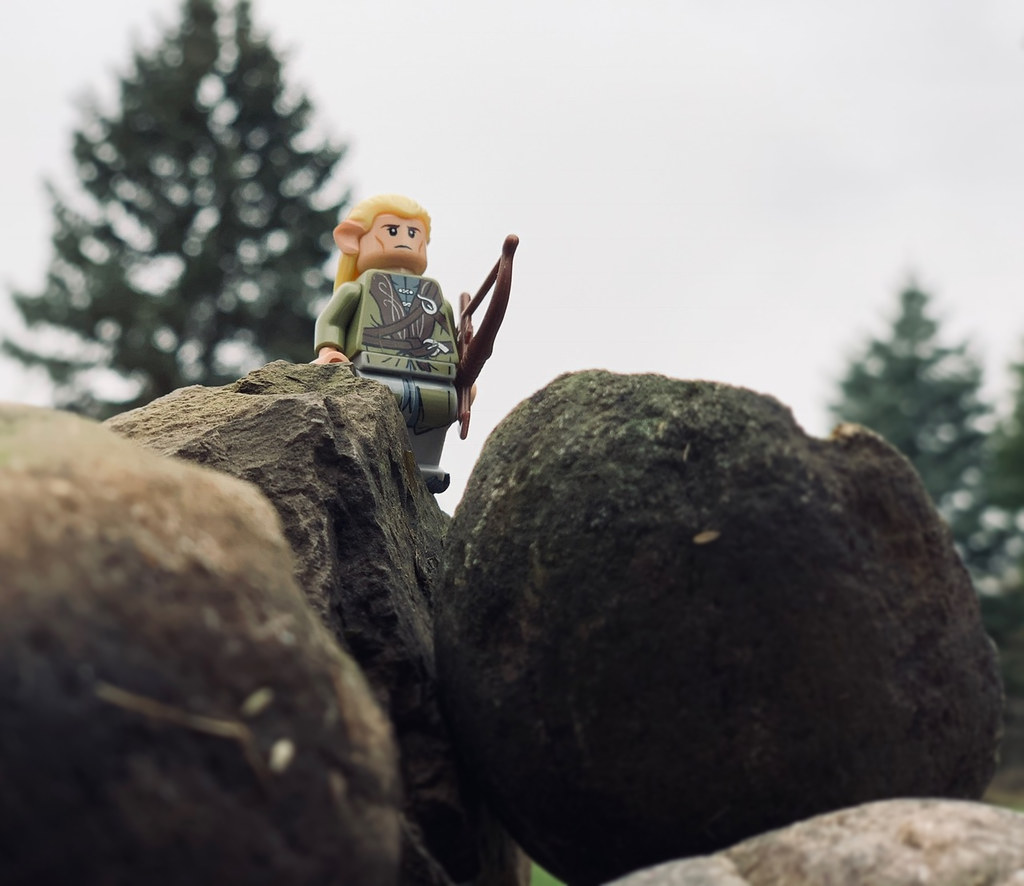 LOTR Scenes: Legolas on a Mountain