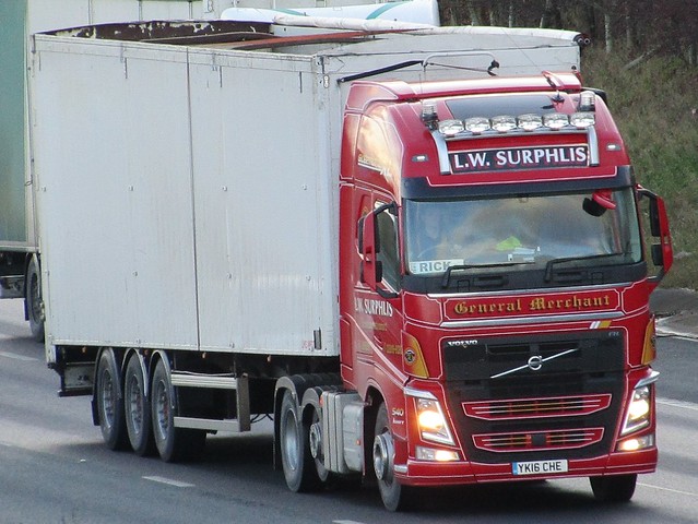 L.W.Surphlis, Volvo FH (YK16CHE) On The A1M Northbound