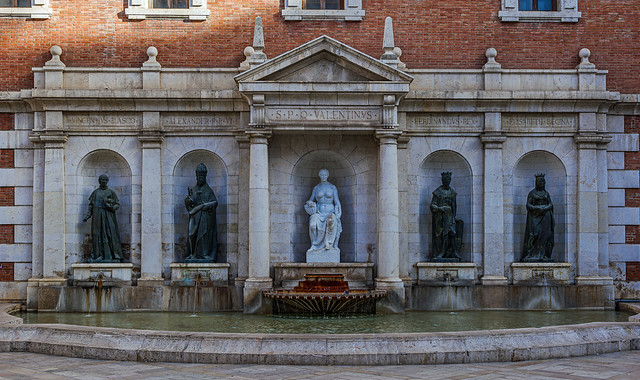 Fountain - Valencia - Patriarca Square (Panasonic Lumix S1 & Lumix 24-105mm f4) (1 of 1)