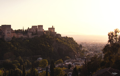 granada spain alándalus laalhambra historical unescoworldheritage heat sunset city citadel cultural landscape evening mountain sacromonte andalucia