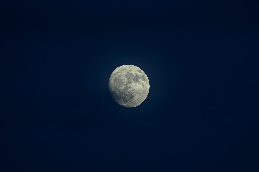 Cloud begins to pass in front of the moon