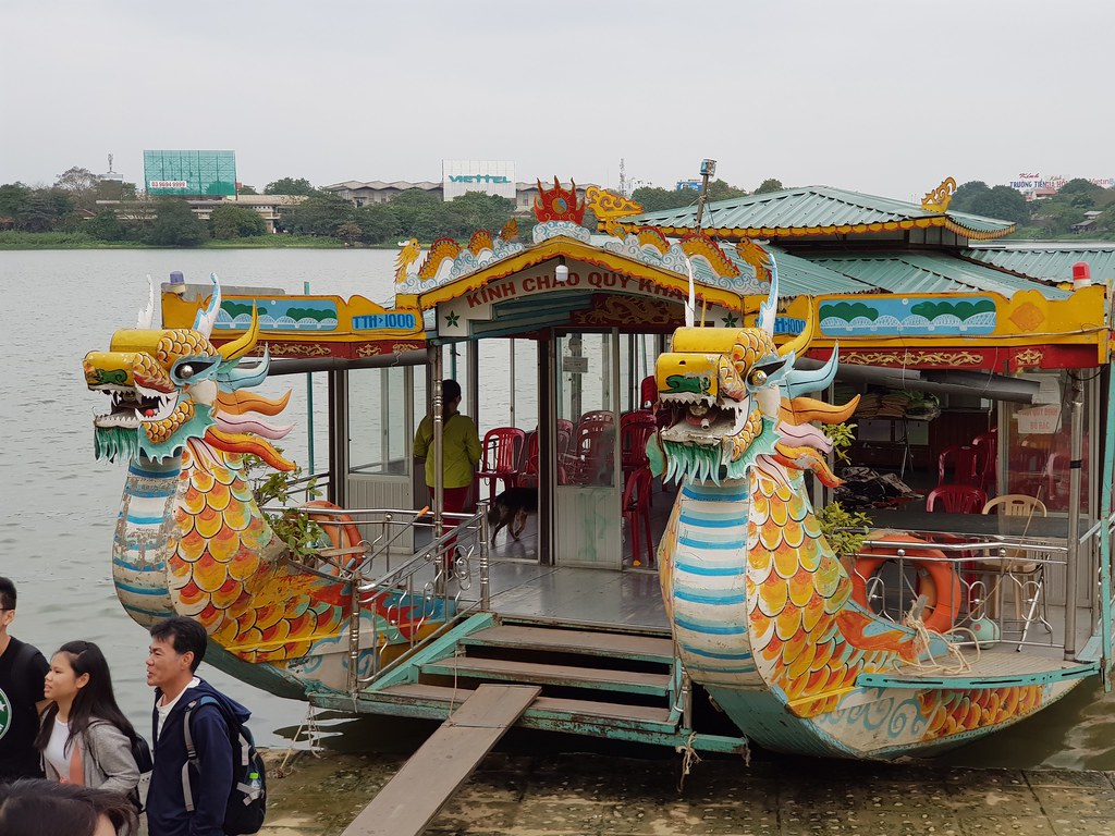 Day 4: 乘仿古龙舟游览王香江河 Wang Xiang Jiang River on Dragon Boat @ 顺化 Hue, Vietnam