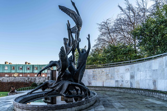THE GARDEN OF REMEMBRANCE AT PARNELL SQUARE [FEATURING THE CHILDREN OF LIR BY BY OISIN KELLY]-158419