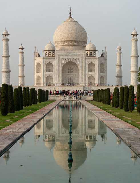 Taj Mahal symmetry