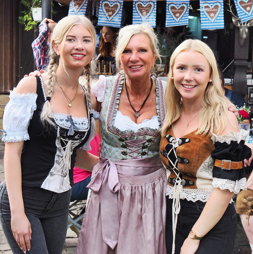 Beim Oktoberfest in Gustavsburg - Restaurant „Zum Heurigen“ im Sommer 2019