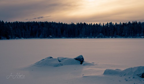 hagfors sweden snow snö winter vinter moody ice is lake sjö frozen trees träd landscape landskap nature natur canon eosr