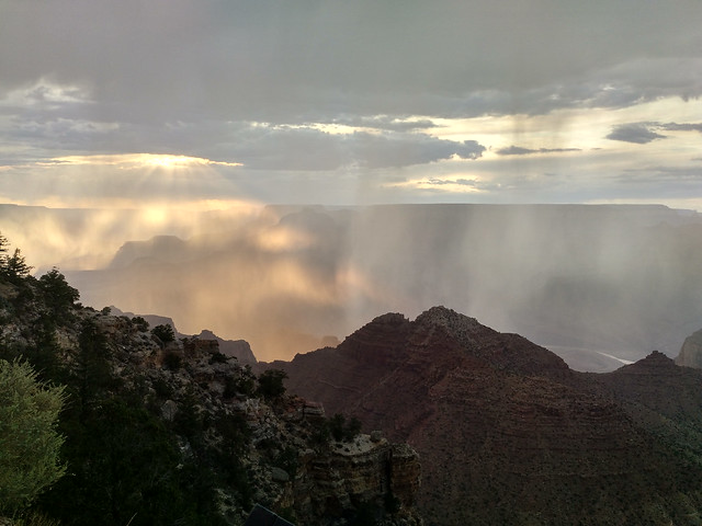 Virgas en Grand Canyon, Arizona, EEUU