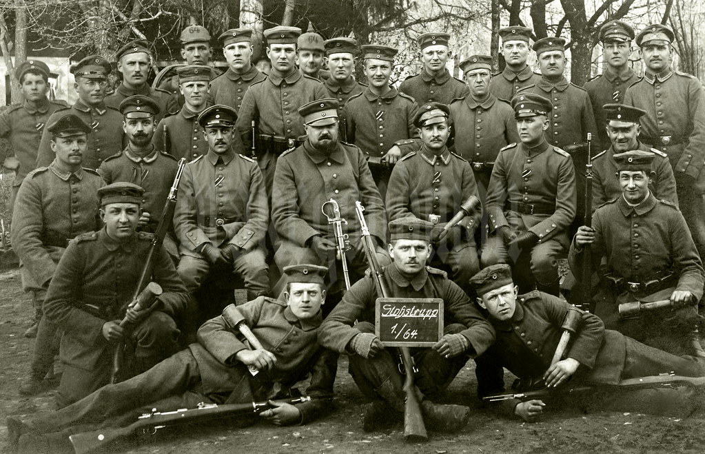Deutsche Soldaten der Stoßtrupp der 1. Kompagnie Infanterie-Regiments 64.