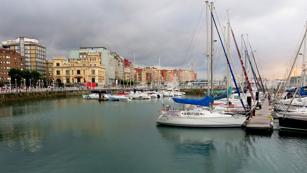 puerto deportivo de Gijón