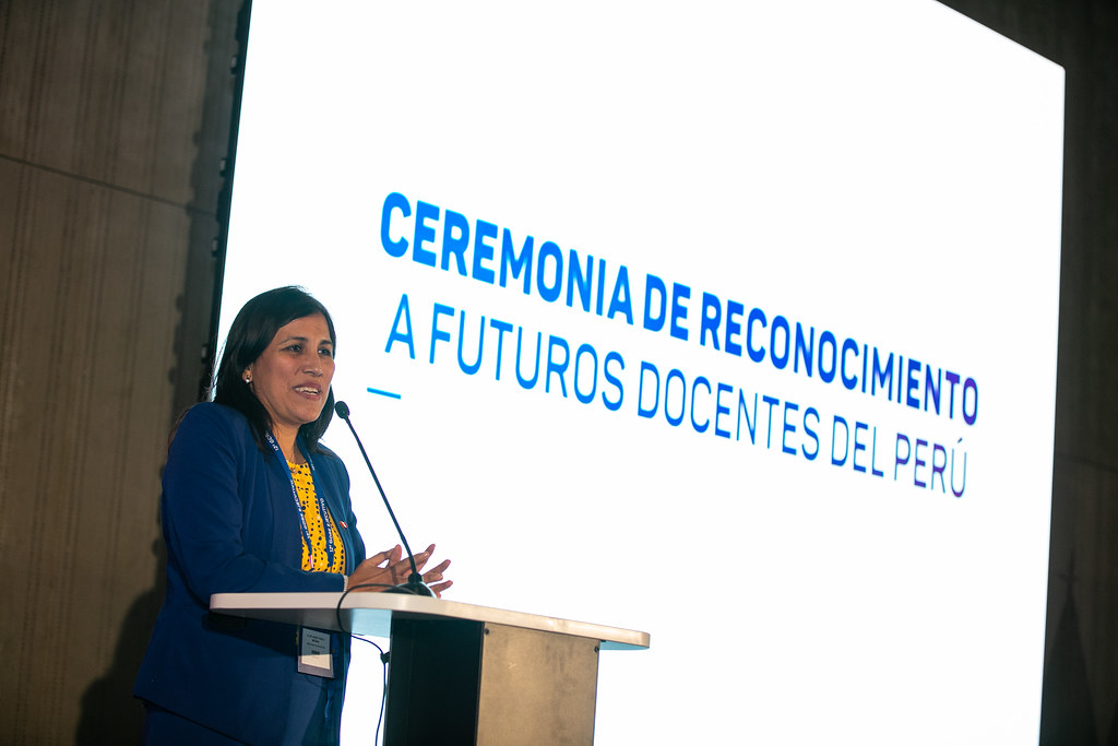 Ceremonia de Reconocimiento a futuros docentes del Perú