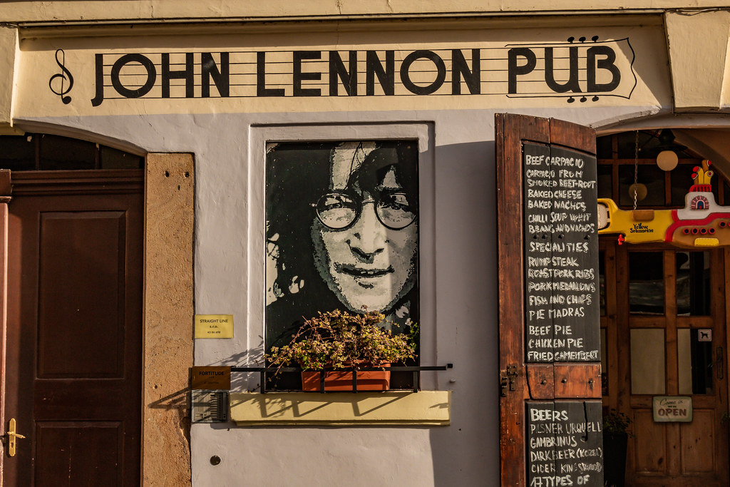 John Lennon Pub 04