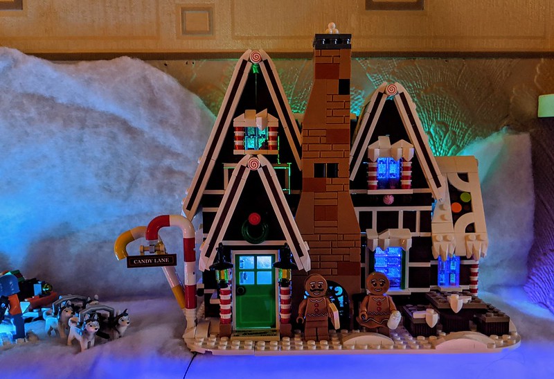 LEGO Snowflake Village 2019