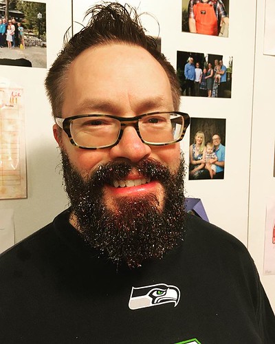 @djmagicelf bringing back the glitter beard for the holidays! ✨✨✨