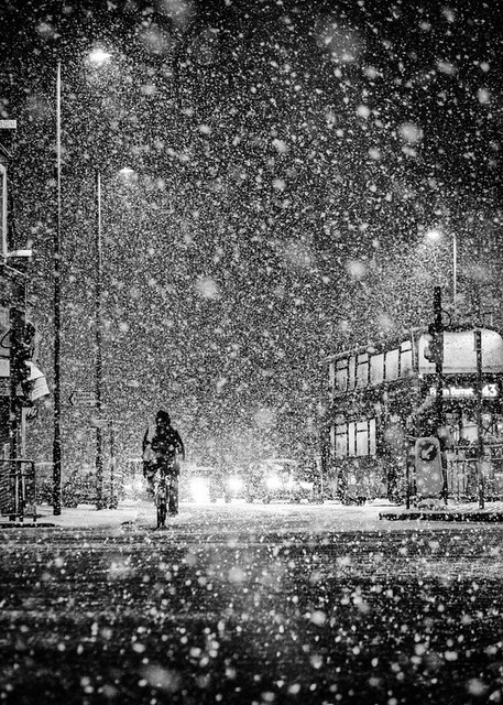 A snowy night 🌃