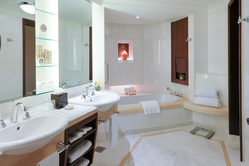 the equally plush bathroom in the valley wing