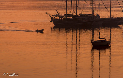 evia euboea euboia eviaisland goldenhour sunset boats outdoor seascape sea reflections shadows artaki neaartaki newartaki