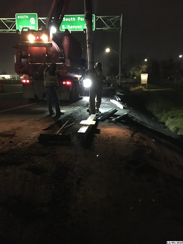 Night work on SR 99