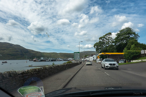 tripukeroupe2019 june uk scotland landscape highway road hills sky clouds lochbroom ullapool trees signs buildings cars