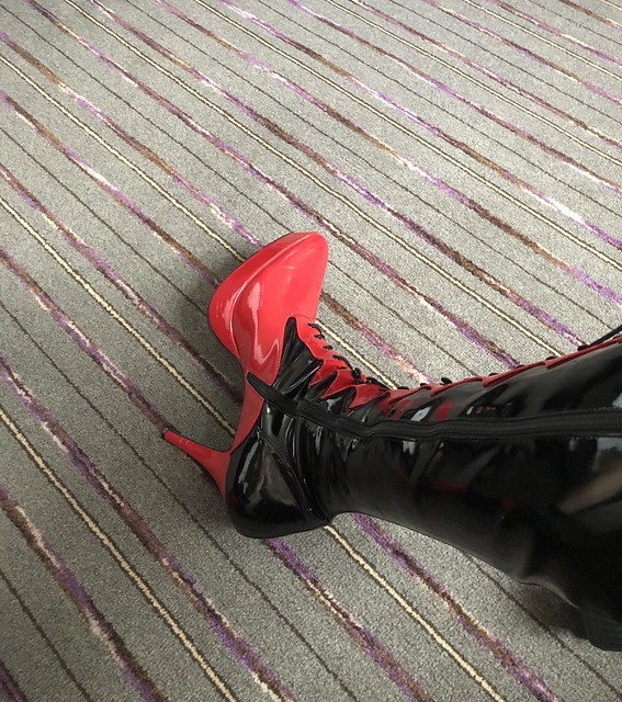 High heel PVC boots in red and black. Slutty boots for a submissive slut💋