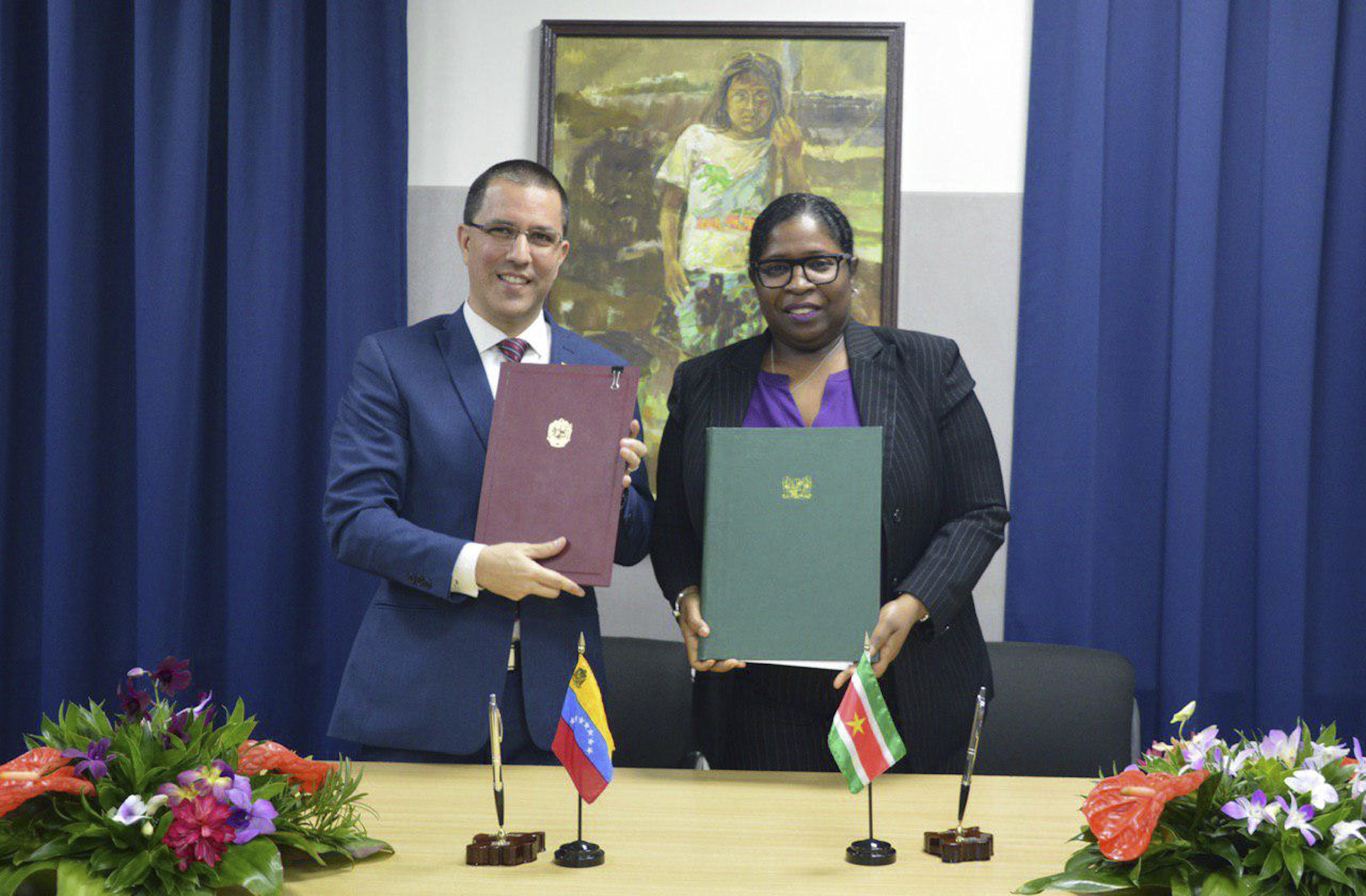 Cancilleres de Venezuela y Surinam suscriben declaración conjunta para profundizar relaciones bilaterales