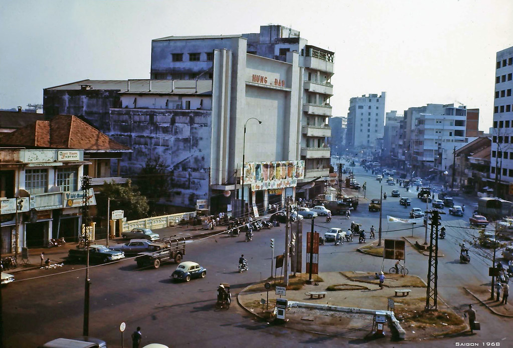 Saigon 1968 - Rạp Hưng Đạo, giao lộ Trần Hưng Đạo - Nguyễn Cư Trinh