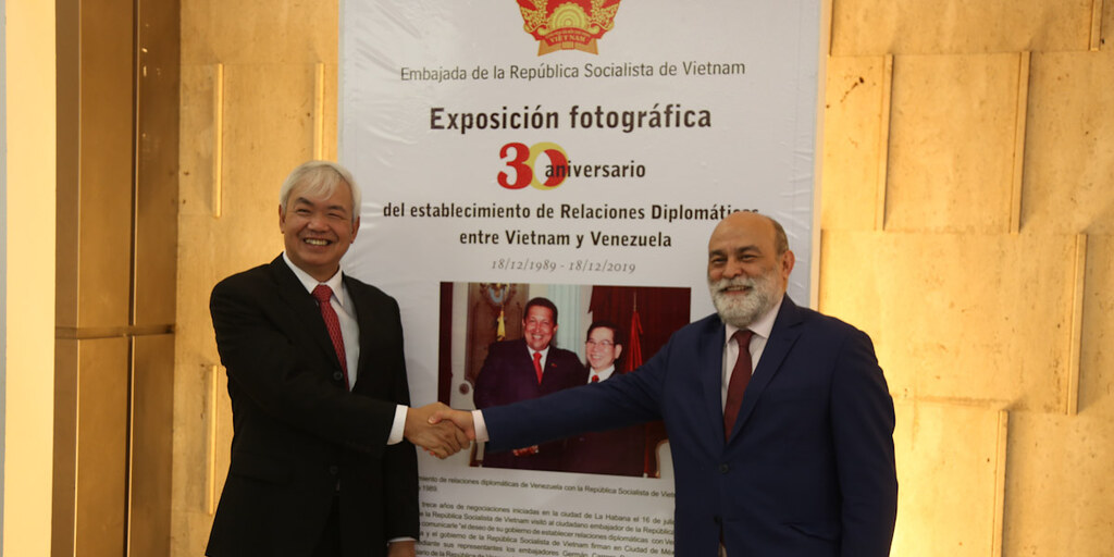 Se inaugura exposición fotográfica en el marco del 30 aniversario de las relaciones diplomáticas entre Venezuela y Vietnam