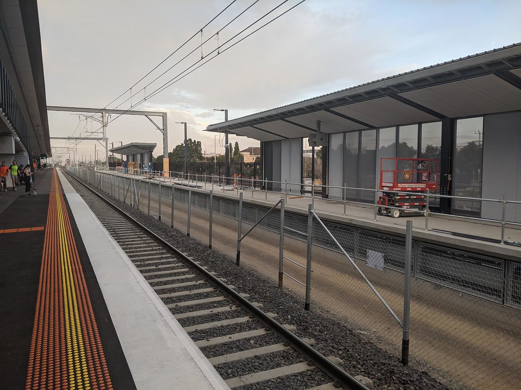 West Footscray Station (UP) Platform by bevansinoz