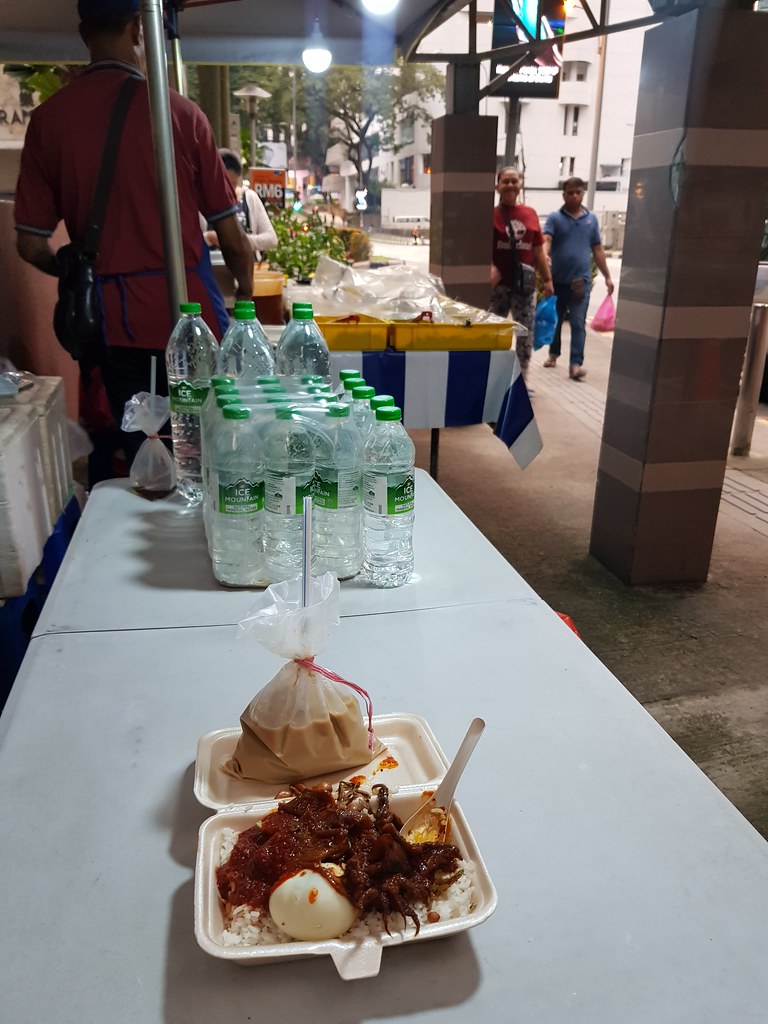 椰酱饭配苏东 Nasi Lemak w/Squid rm$5.50 & 咖啡 Nescafe rm$1.50 @ Malay Couple Nasi Lemak stall outside KL Menara HLA