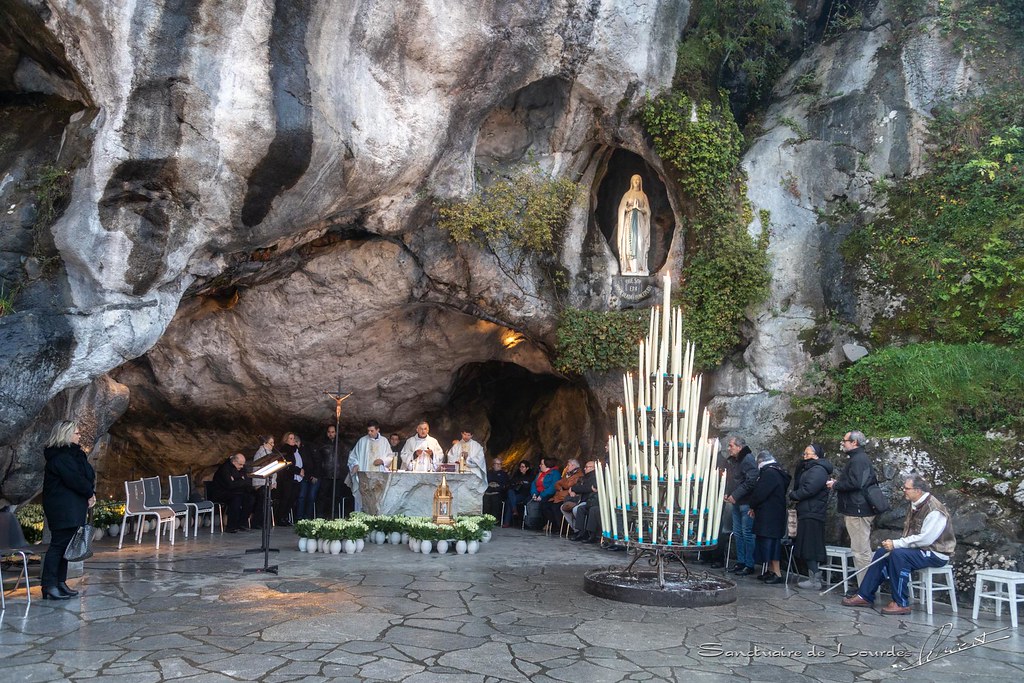 Retour des reliques de sainte Bernadette à Lourdes | Flickr