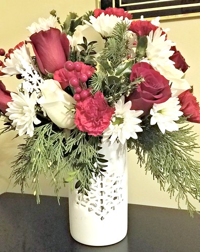 Flurry of Elegance Bouquet ~ Teleflora's 2019 Holiday Bouquets! @SMGurusNetwork @Teleflora #MySillyLittleGang #LoveOutLoud