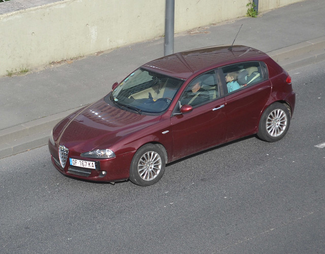 Alfa Romeo 147 (Type 937) (2000-2010), Boulevard Circulaire de La Défense (Ring Road) 2019-10-25