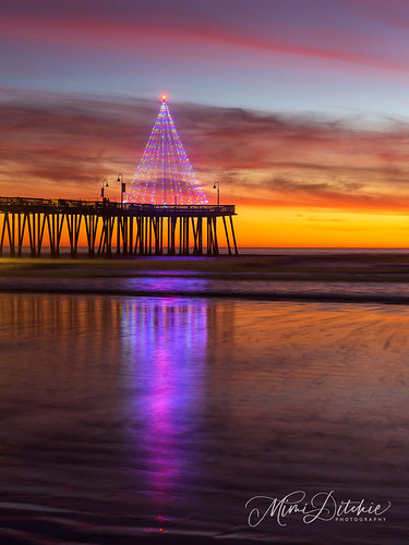 christmastree christmaslights pismo pismobeach pismopier coast coastline ocean pier sand shore sunset tree water waves clouds getty gettyimages mimiditchie mimiditchiephotography