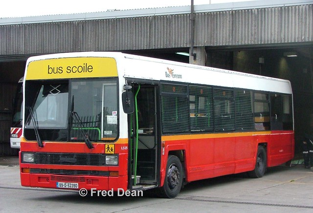 Bus Éireann LS 125 (89-D-52390).