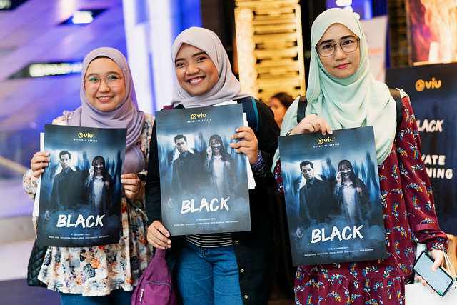 Fans of Black attended the exclusive premier with excitement to meet their favourite lead cast