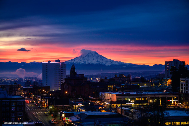 Mount Rainier sunrise from Stadium District (5407)