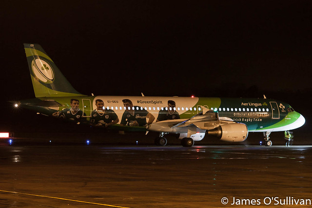 Aer Lingus A320 EI-DEO at night.