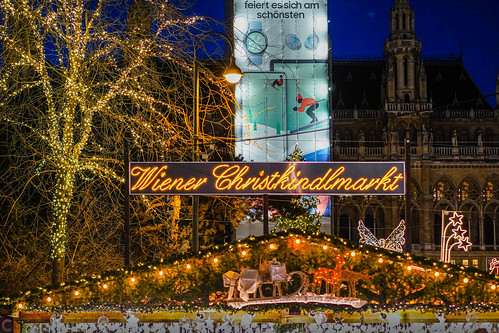 austria vienna innerestadt rathausplatz christkindlmarkt christmasmarket viennachristmasdream burgtheater tourismus besucher travel history