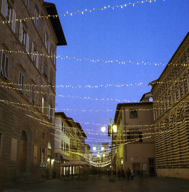 Christmas in the old town. 去年のルミナリア、ある寒い午後に街をぶらぶらしながら。