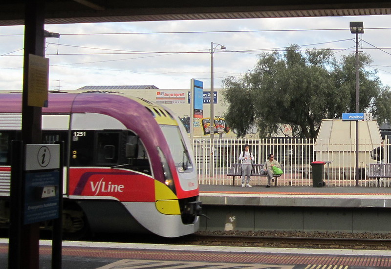 V/Line train at Werribee (August 2012)