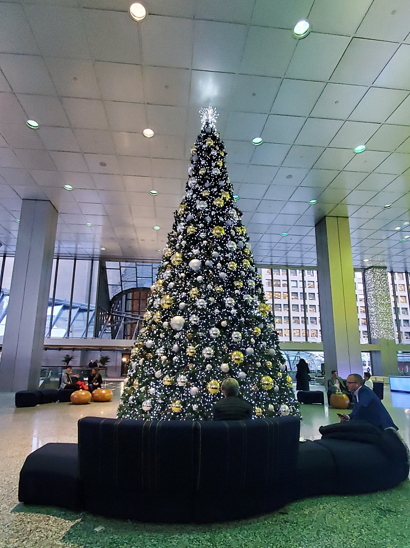 Commerce Court Christmas tree