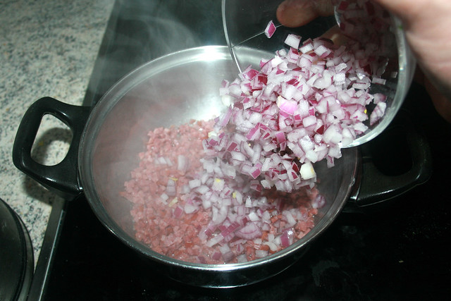 12 - Zwiebel hinzufügen / Add onion