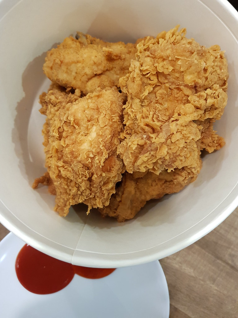 Bucket Feast rm$54.90 @ KFC USJ1 Damen