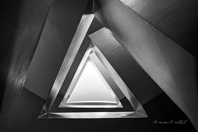 Guggenheim triangles