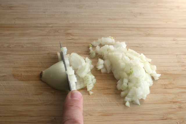 23 - Zwiebel würfeln / Dice onion