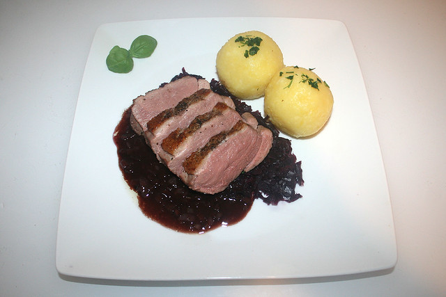 40 - Duck breast in red wine sauce - Served / Entenbrust in Rotweinsauce - Serviert