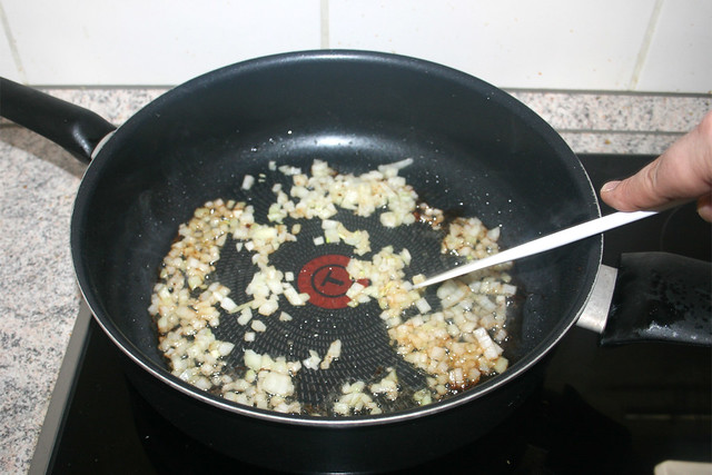 25 - Zwiebel im Entenfett andünsten / Braise onion in duck grease