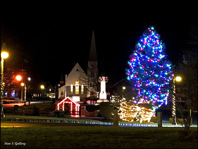 December 2019 - Holiday decorations on the town common